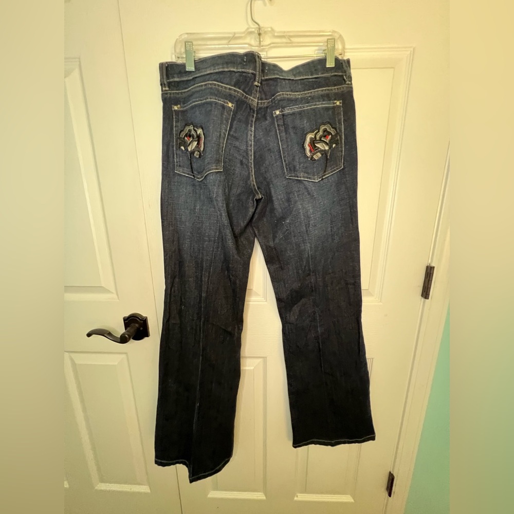 Never worn White House black market jeans! Cute detail on back pockets!